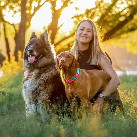 Meet your Posher, Cassandra - Picture 1 of 1